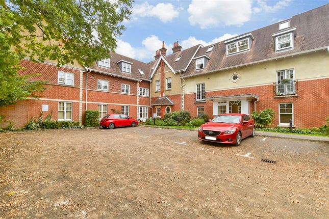 Massetts Road, Horley photo 2