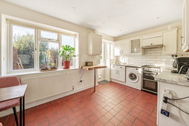 32, Devon Drive, Eastleigh photo 3