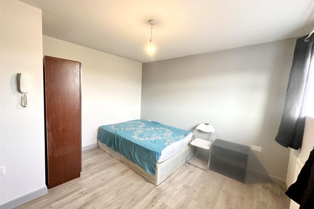 90, Albert Road, West Drayton photo 3