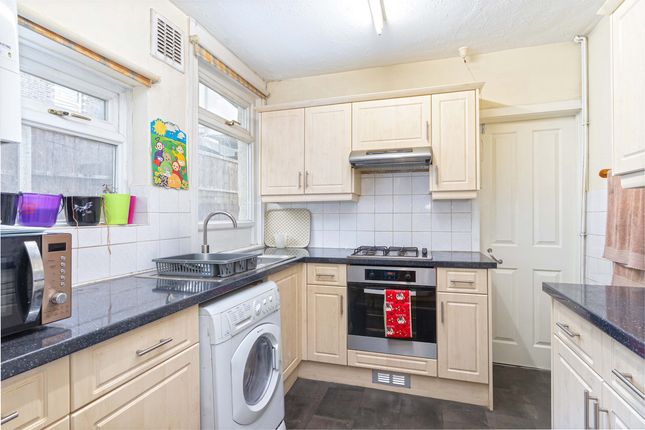 1, Pemdevon Road, London photo 4