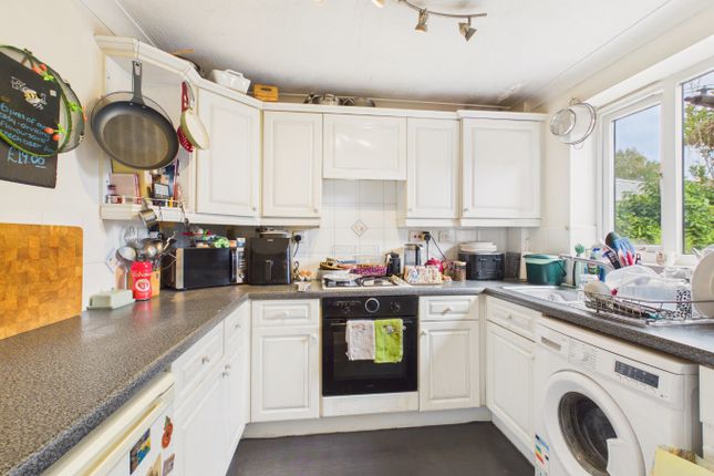 8, Rainswood Close, Hull photo 4