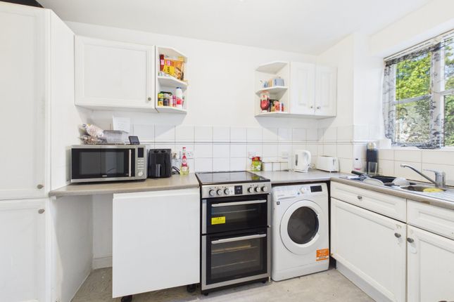 42, Lovegrove Drive, Berkshire photo 3