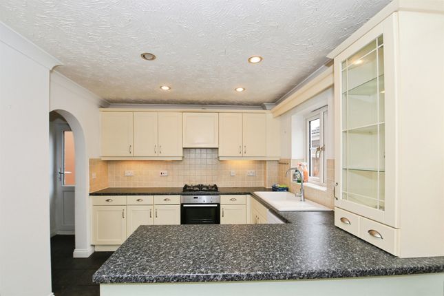 25, Crystal Drive, Peterborough photo 2
