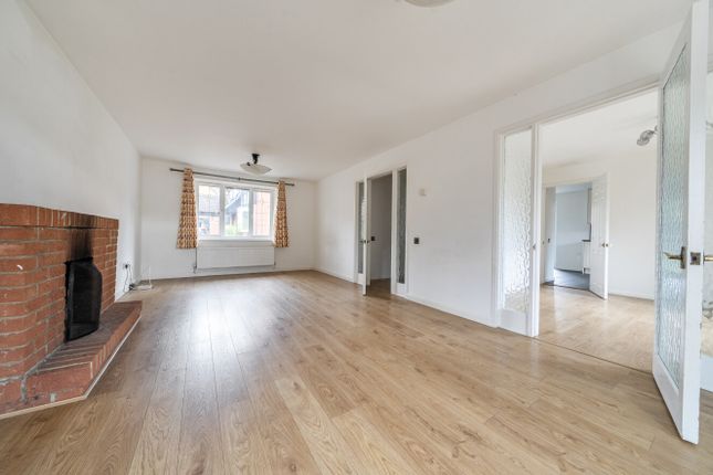 31, Fletcher Gardens, Berkshire photo 2