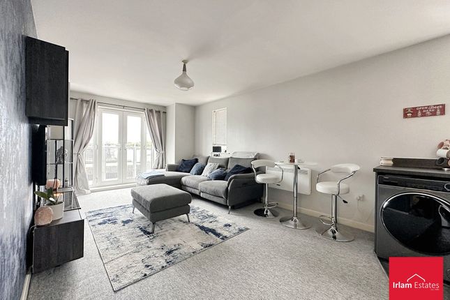 Apt 30, The Locks, Manchester photo 2