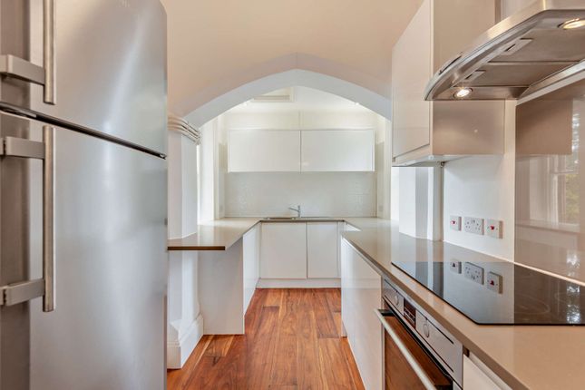 Flat 3, The Beeches, 10, Guildown Road, Surrey photo 4