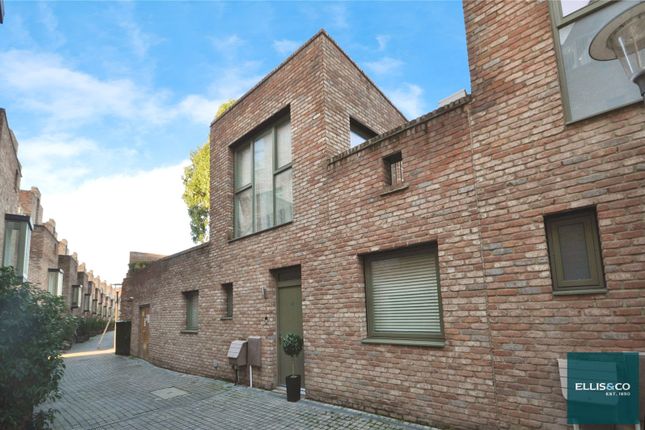 47, Edgewood Mews, Finchley photo 2