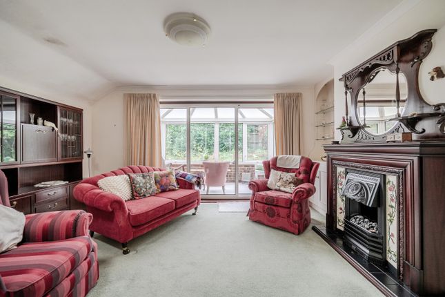 6, Perry Way, Headley photo 4