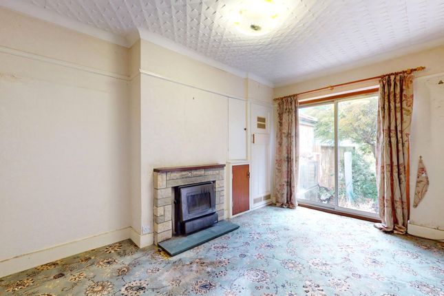 33, Hill Crescent, Hornchurch photo 2
