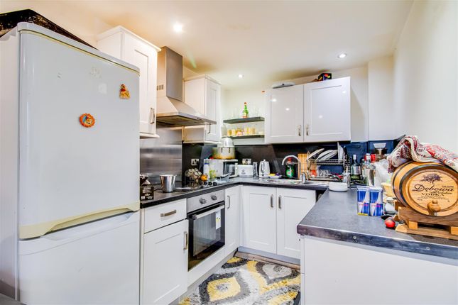 2 Yew Tree Mews photo 2