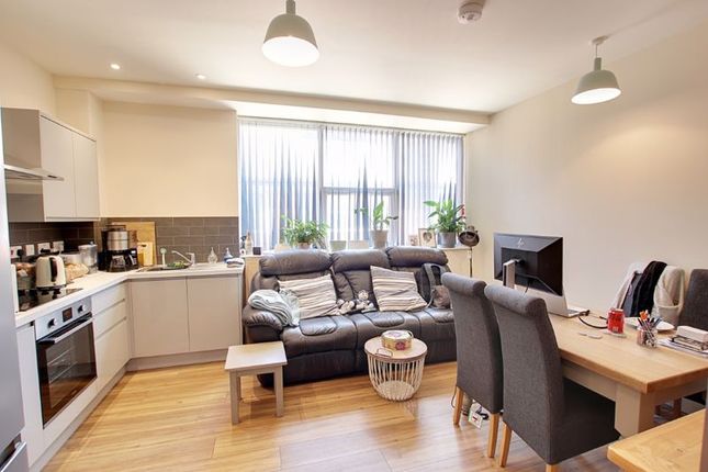 2 bed flat to rent in Pavilions Court, Windsor Road, Trowbridge BA14