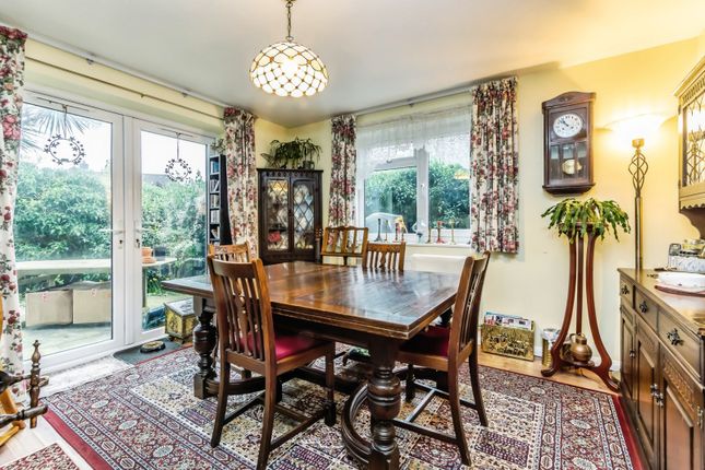 18, Palmer Close, Pulborough photo 3