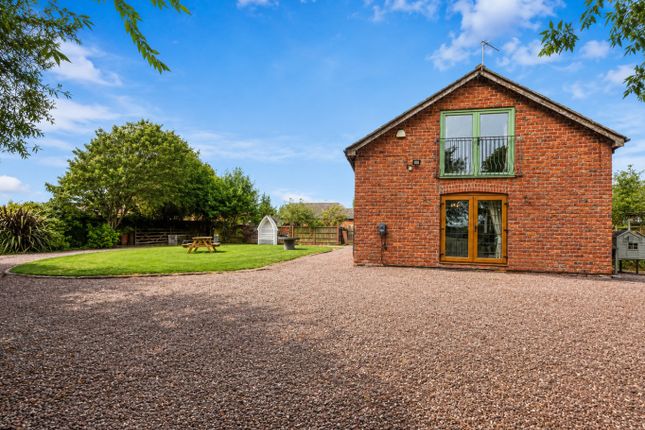 The Coach House, Charnleys Lane, Southport photo 2