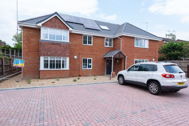 Thumbnail Flat to rent in Sycamore Drive, Ash Vale, Aldershot