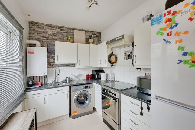 5, Dunlop Close, Tilbury photo 4