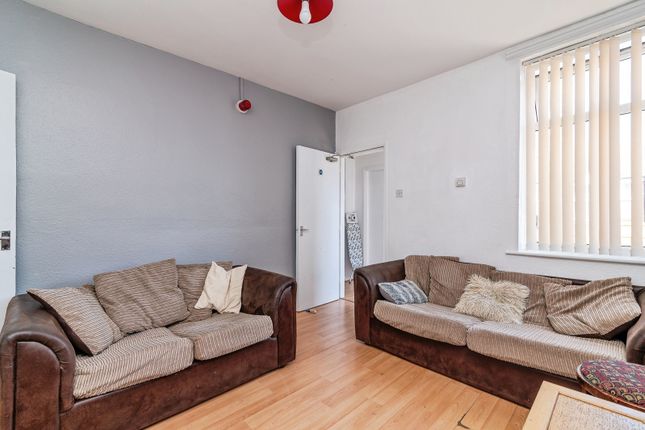 210, Carlton Hill, Nottinghamshire photo 4
