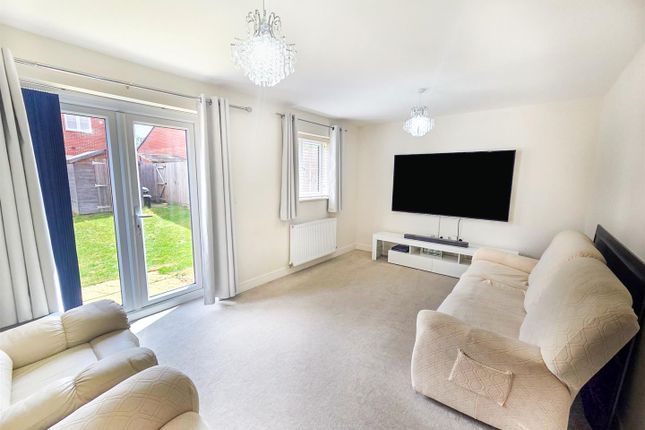 71, Dragonfly Crescent, Bedford photo 2