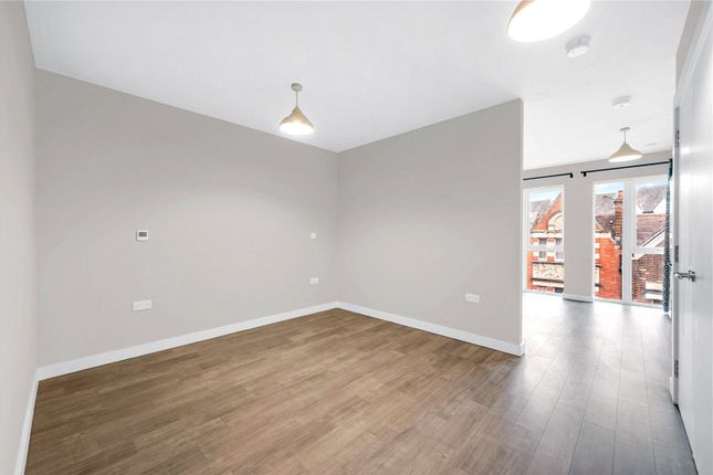 21, Hawkins House, Ealing photo 3