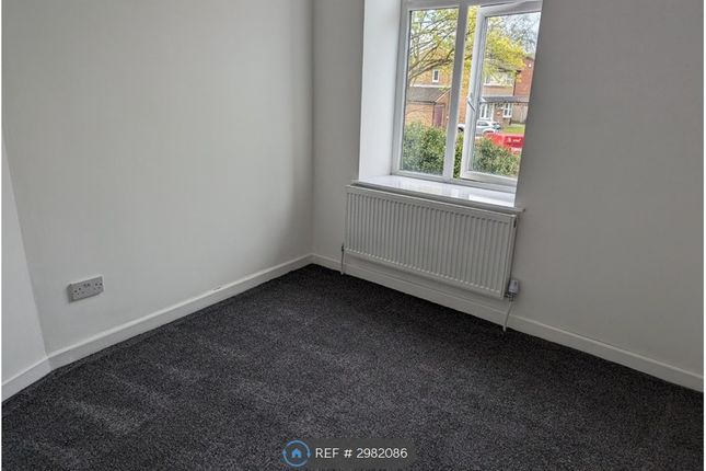Milnrow Road, Shaw, Oldham photo 5