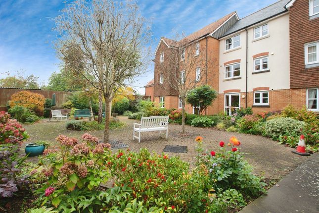 1-bed flat on Flat 21, Kings Court, Salisbury Street, Fordingbridge, £150,000