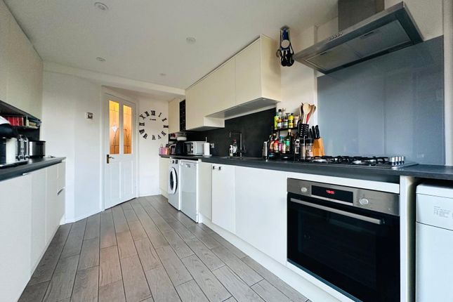 81, Overdown Road, London photo 2