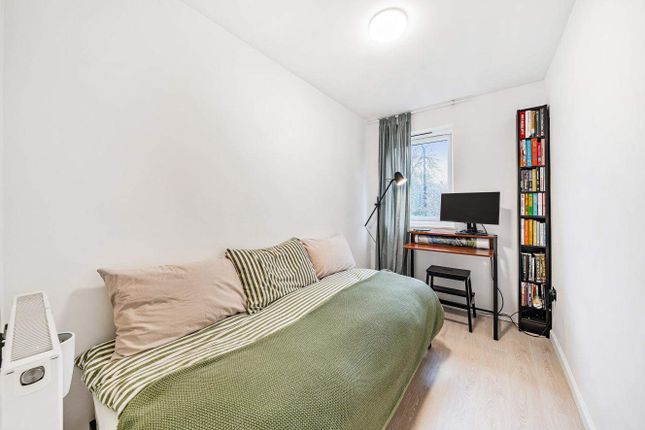 Flat for sale in Minton Mews, London