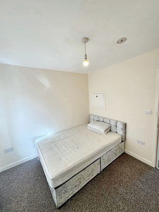 933A, Green Lane, Dagenham photo 3