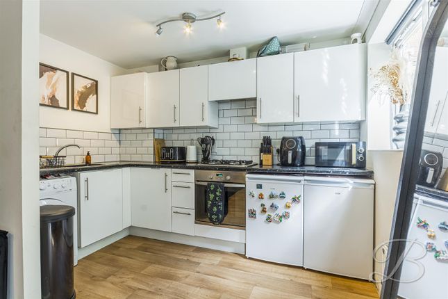 24, Ashleigh Avenue, Sutton-In-Ashfield photo 3