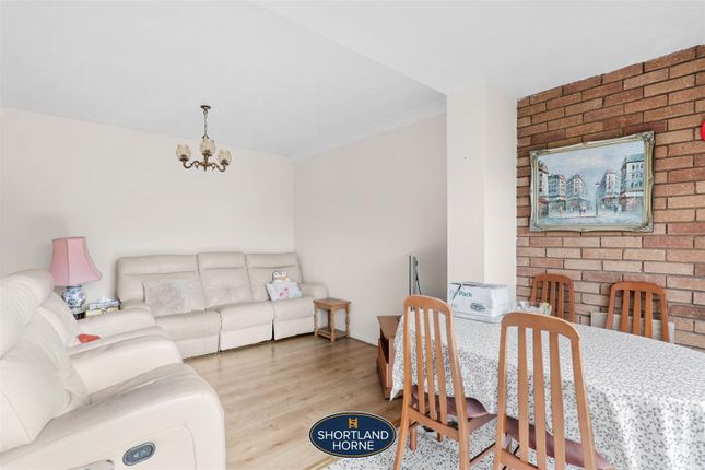 2, Blackthorn Close, Coventry photo 4