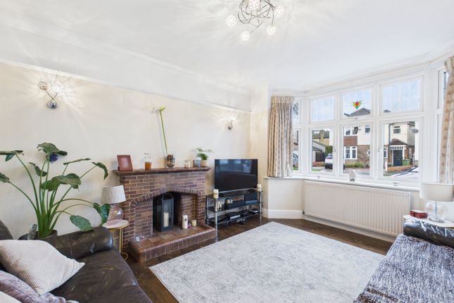 23, Ashview Gardens, Surrey photo 2
