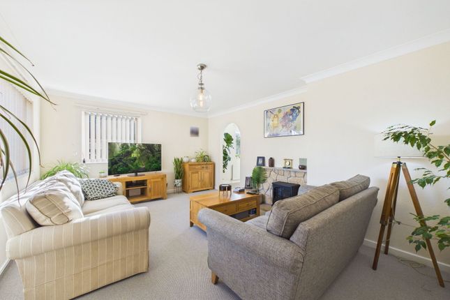 4, Kent Close, Attleborough photo 2