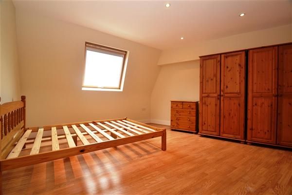 Flat C,, 143 Arthur Road, Wimbledon Park photo 5