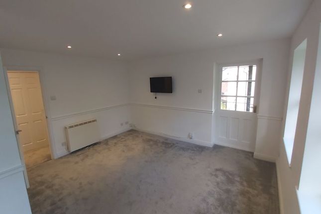 Apartment 31, canal bank, Montonmill Gardens, Manchester photo 4