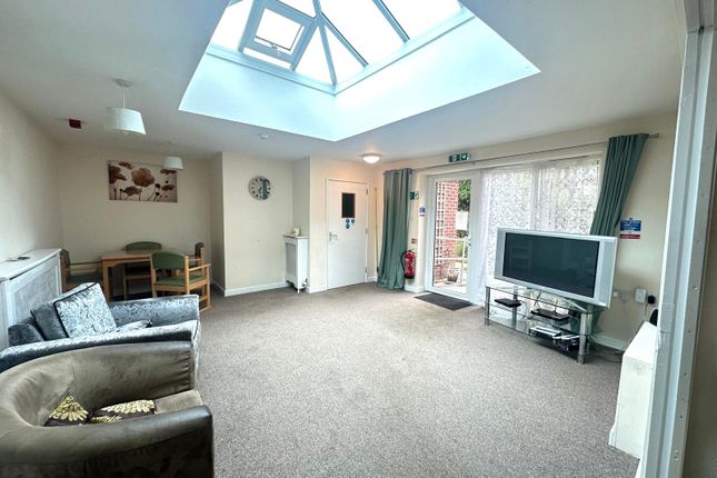 Room 1a Braunton House, 23, Grove Avenue, Yeovil photo 5