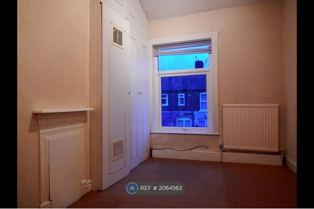 Terraced house to rent in Leng Road, Manchester