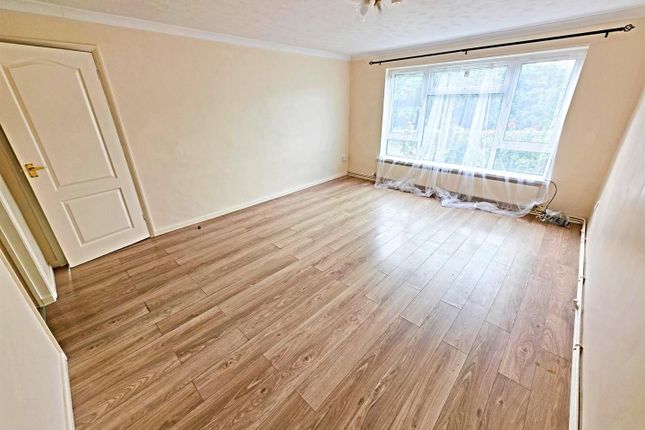 15, Graig-Yr-Helfa Road, Pontypridd photo 2