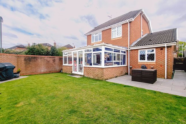 Thumbnail Detached house for sale in Alberta Drive, Smallfield, Horley