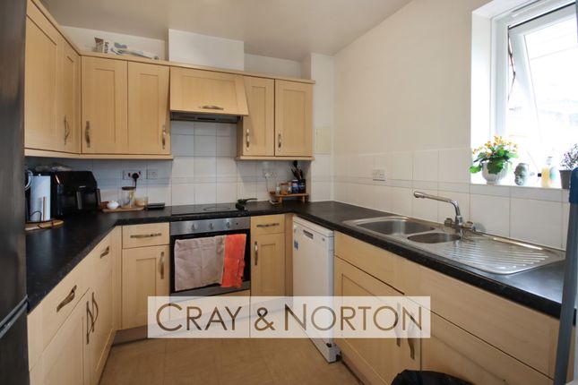 64, Manning Gardens, Croydon photo 3