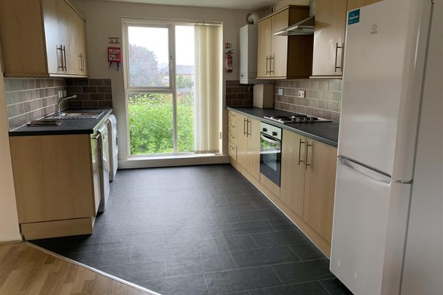 2-bed house on 5, Mansion Gardens, Whittlesey, £900/mo