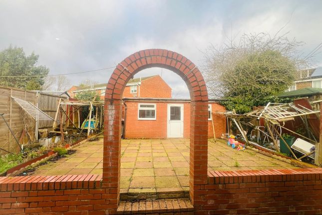 9, Dunsmore Road, Luton photo 2