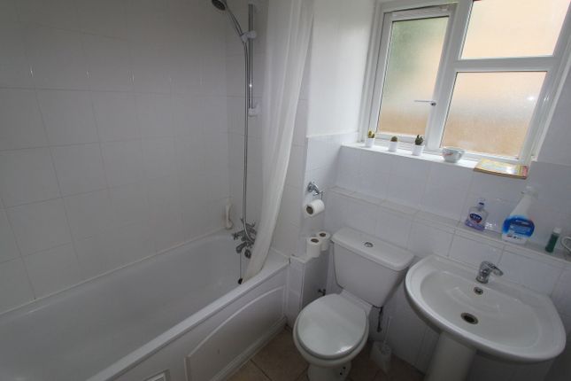Rokeby House, Lochinvar Street, London photo 4