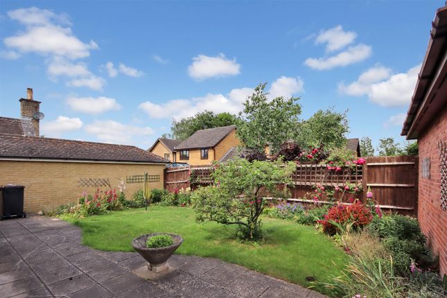 4, The Drive, Rushden photo 2