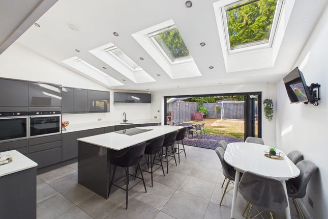 123, Brackley Road, Hazlemere, Buckinghamshire, HP15 7EY photo 2