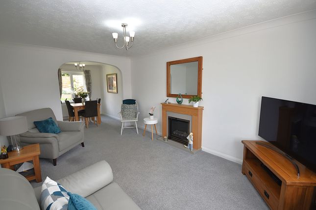 8 Harvest Road, Macclesfield photo 4