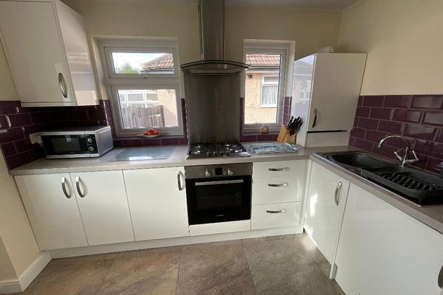 48 South Hall Drive, Rainham photo 2