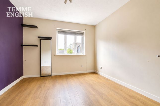 152 Copperfields, Basildon photo 4