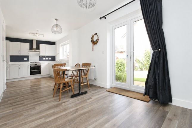43, Jenkinson Way, Wotton-under-Edge photo 4