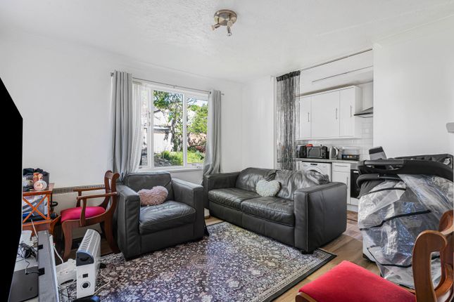 2, Broster Gardens, London photo 2
