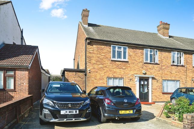 Thumbnail Maisonette for sale in Christchurch Avenue, Rainham, Essex