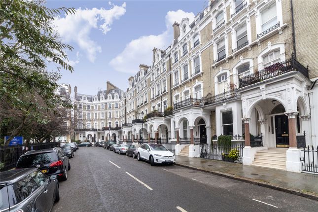 Thumbnail Flat for sale in Redcliffe Square, London